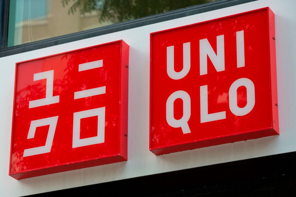 UNIQLO Sign