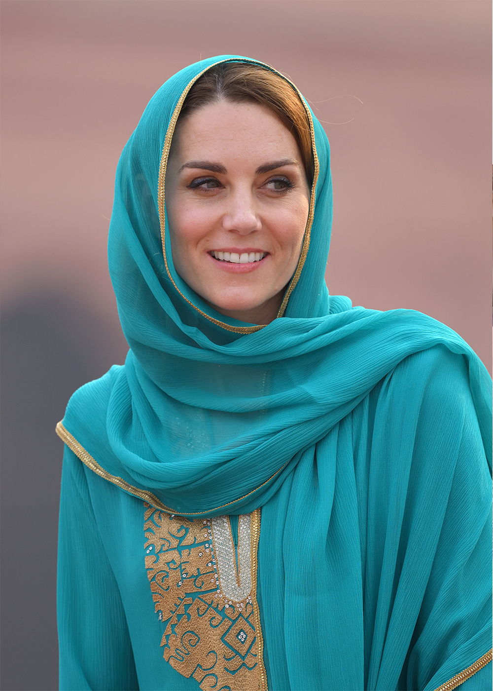Kate Middleton wore a headscarf Mosque Pakistan