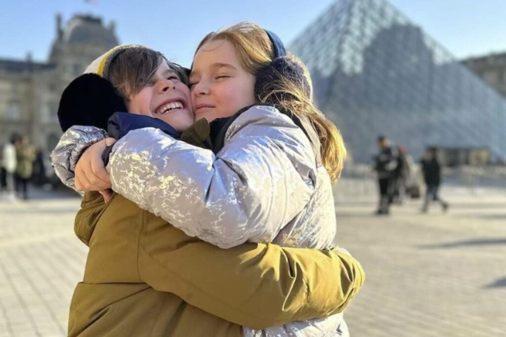 david campbell's youngest kids, Billy and Betty, hug in front of the Louvre