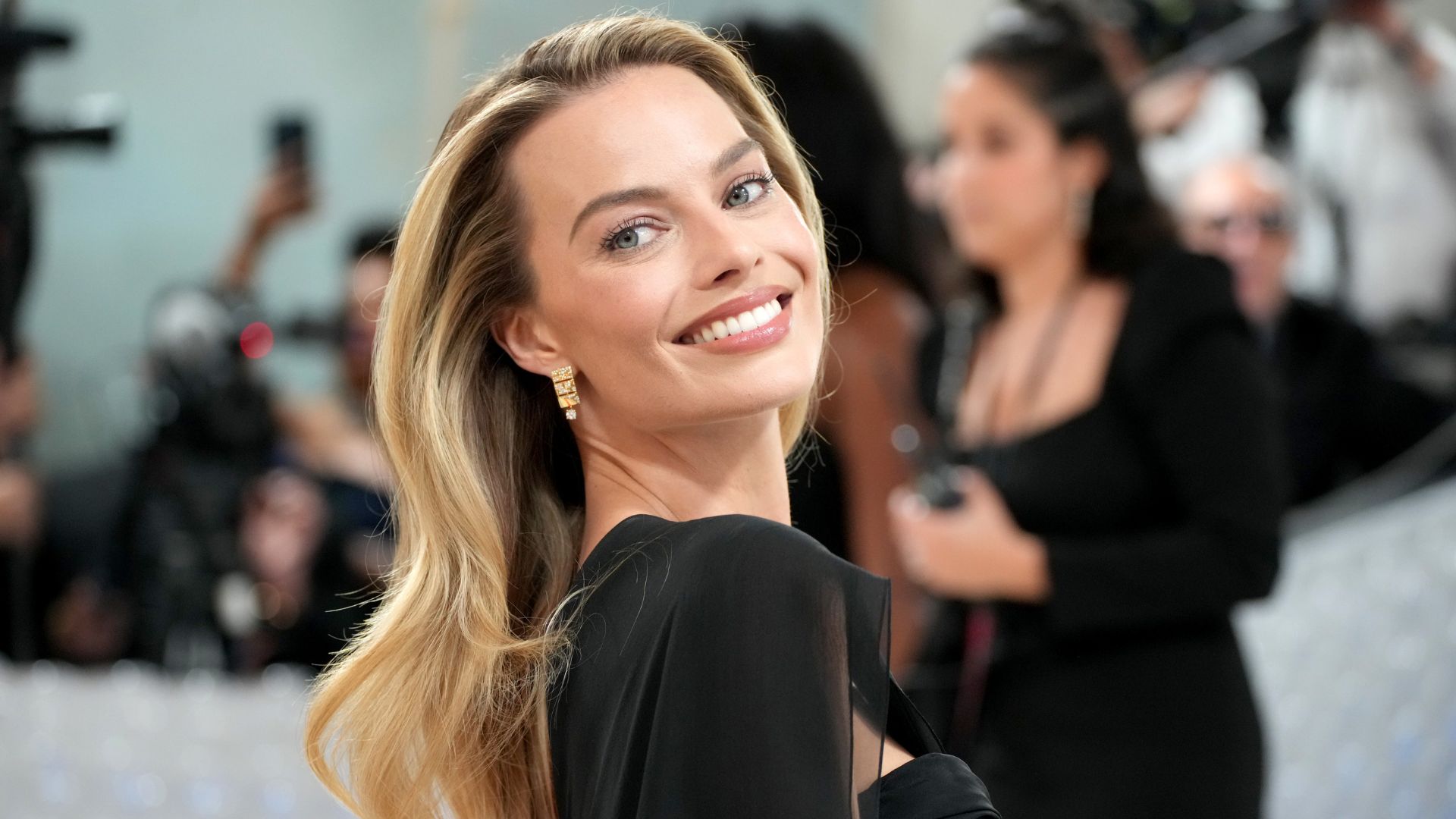 Margot Robbie approved cocktail recipes for every gin lover