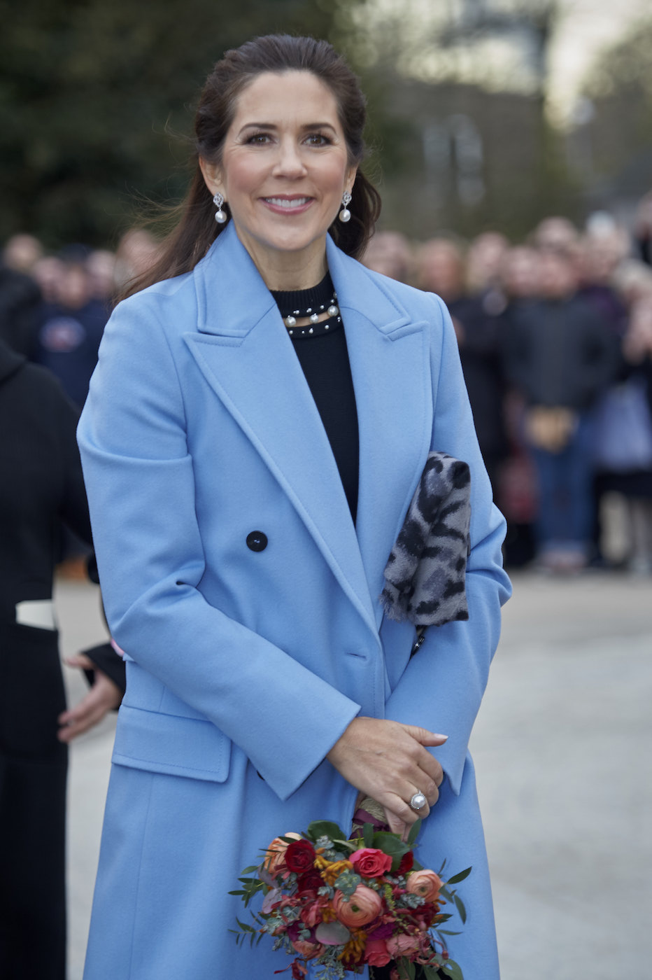 Princess Mary is radiant in true blue on outing with Queen Margrethe ...